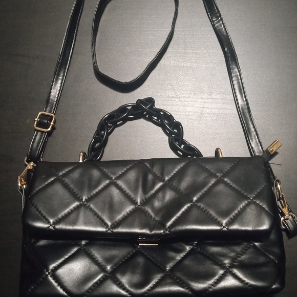 Elegant Black Quilted Women's Bag - Picture 1 of 5